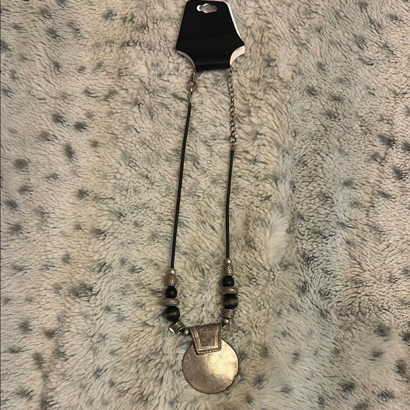 Elegant Black and Silver Necklace with Circular Pendant - Picture 1 of 1